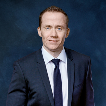 171204_bestyrelse_thomas_duer-0442-blue-background-354x354