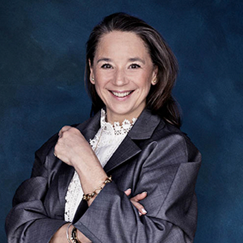 demant_bestyrelse_marts252872-sisse-fjeldsted-rasmussen-blue-background-354x354