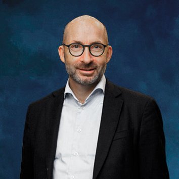 demant_people_bod_thomas-hofman-bang-blue-background-354x354