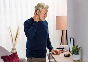 ah_art_man_in_hotel_insitu_01_rgb_hi_psd