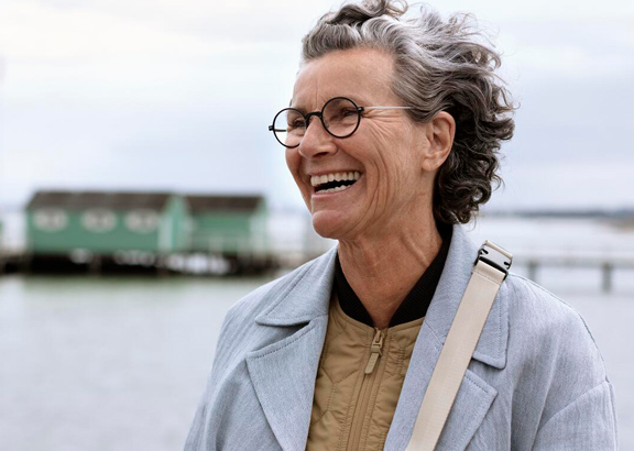 oticon_more_woman_laughing_jbs_1038_tif