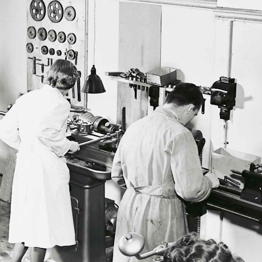 production-line-hearing-aids-without-batteries