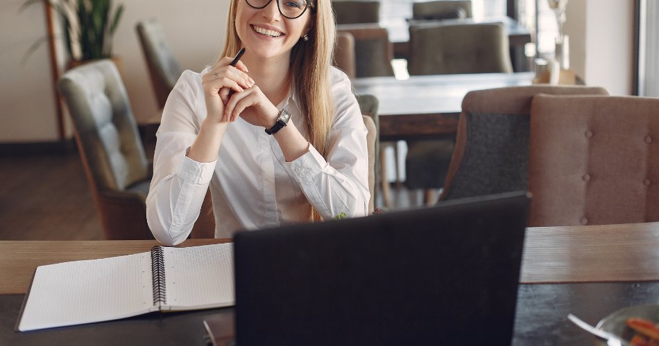 przyjemne_i_efektywne_home_office_w_tekscie