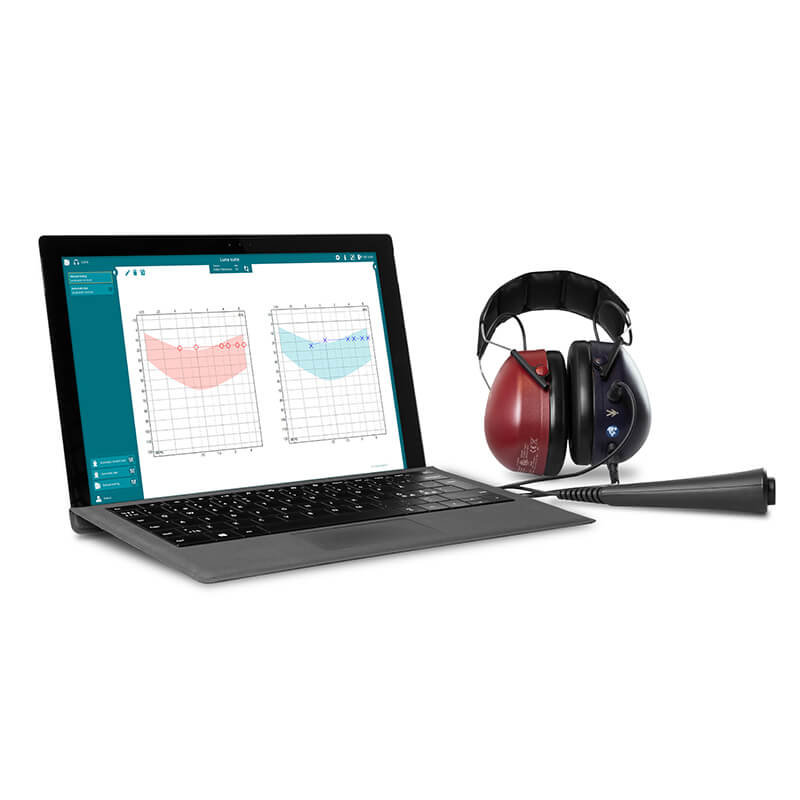 Interacoustics Luna, et bærbar audiometri system med en stor skærm, der viser auditive data, og et tastatur til indtastning af data