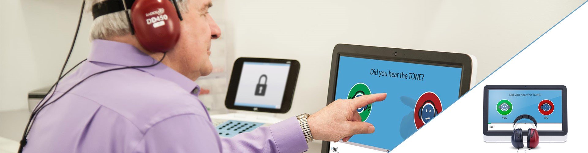 fotografía de un adulto mayor usando aparato de audiometría