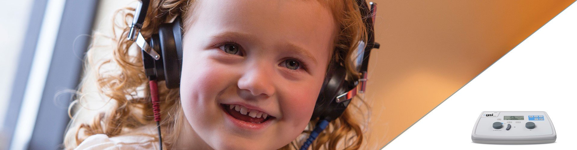 Ein Kind bei der Audiometrie-Untersuchung mit dem GSI 18