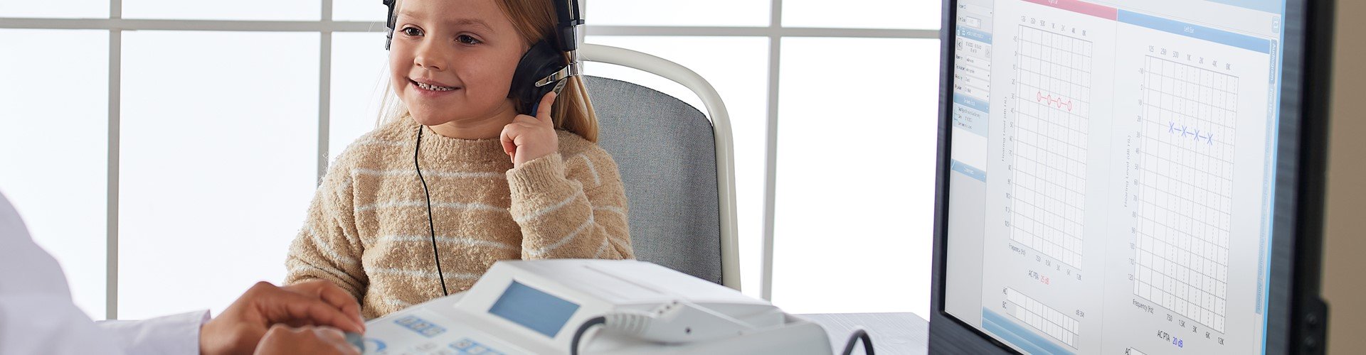 Audiometry testing with the GSI 18 on a child