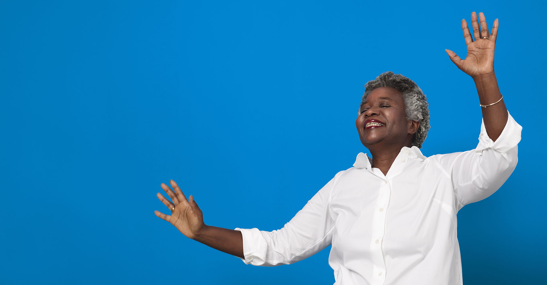 ph_web_blue_dancing_single_01_24-h1_1920x1000