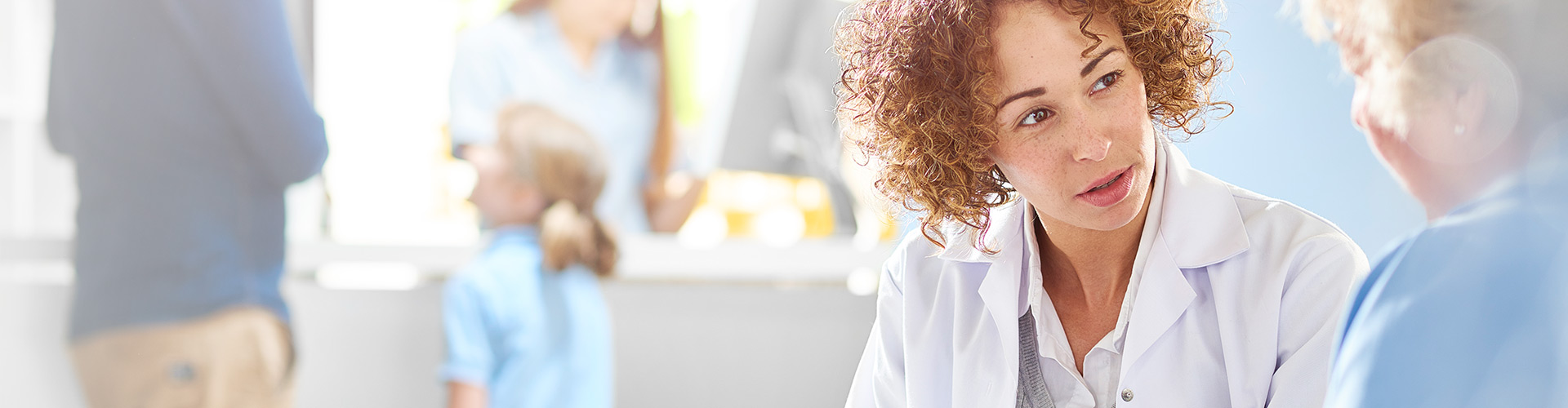 1920x500_consulting_03_rgb_blurred