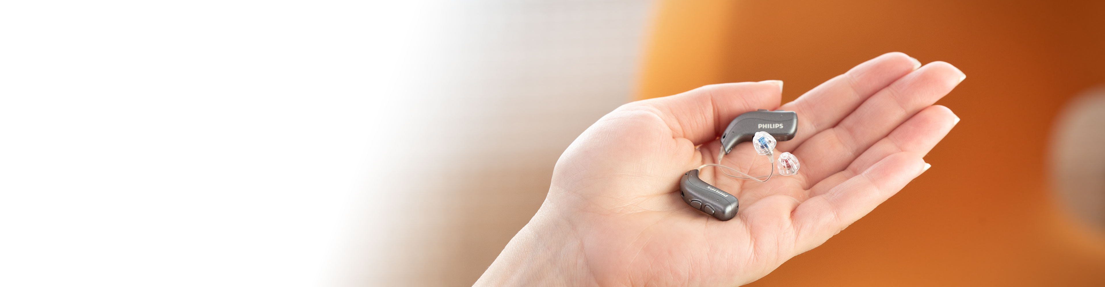 ph_hl_introbanner_bte_hand_1920x500_144