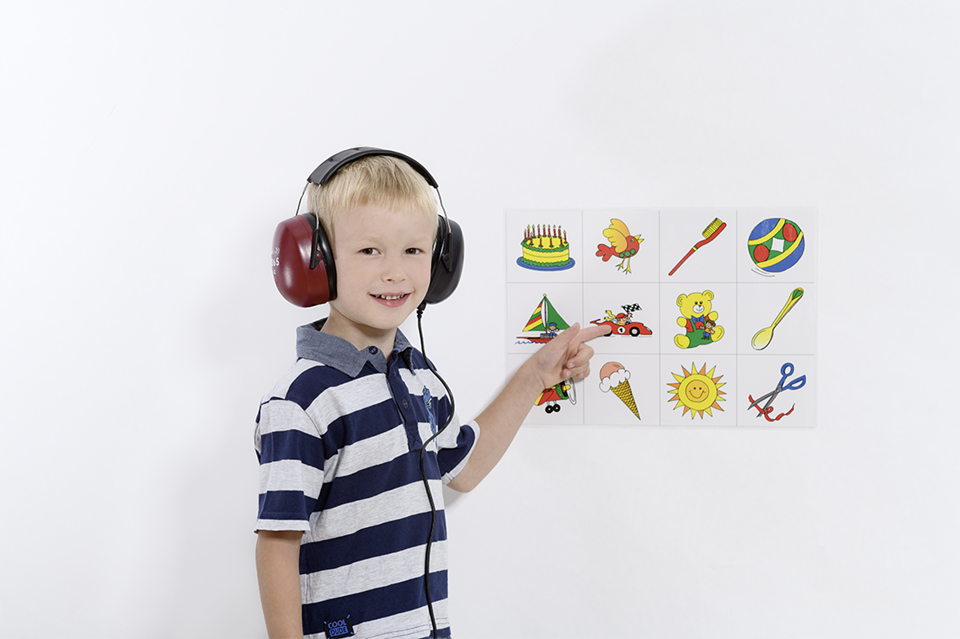 Kid doing audiometry test for speech understanding
