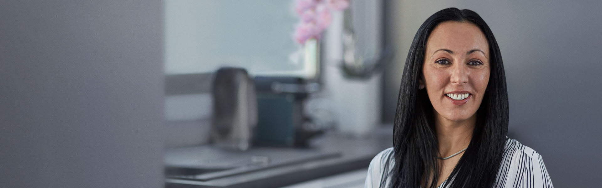 Meet Samia - an Oticon Medical cochlear implant user