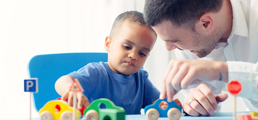 b2c-oticon-blog_post-image_signs_of_hearing_loss_for_children_3_year