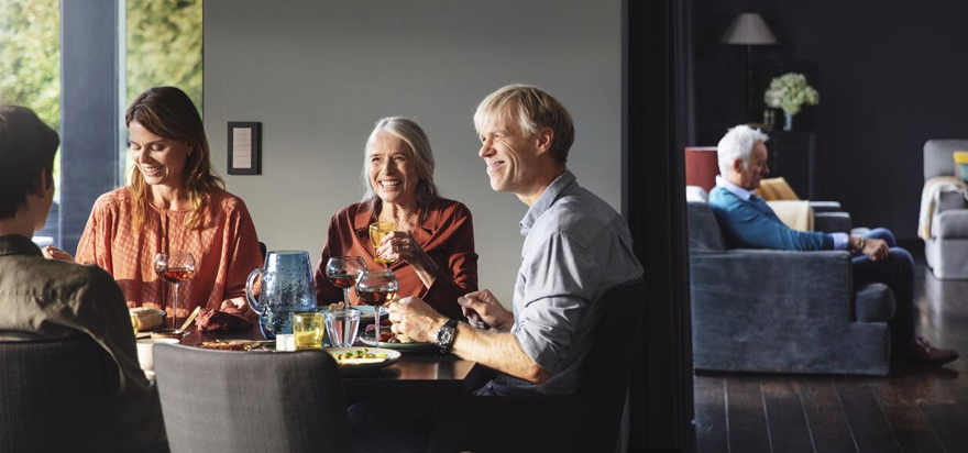 oticon_brand_story_isolation_880x412