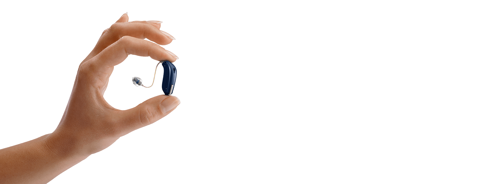 oticon opn aide auditive connectée dans main