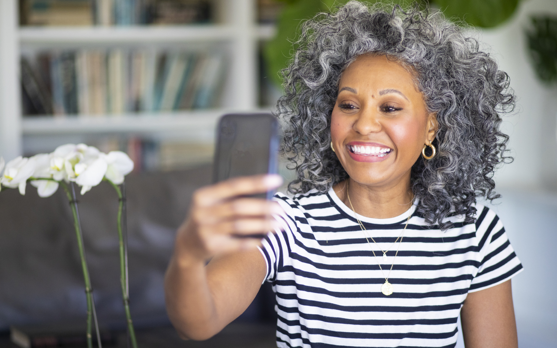 Patient using SoundLink Connect app