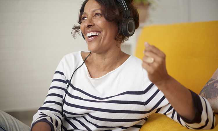 ph_blog_post_woman_hearing_test_gettyimages_1420322355_750x450