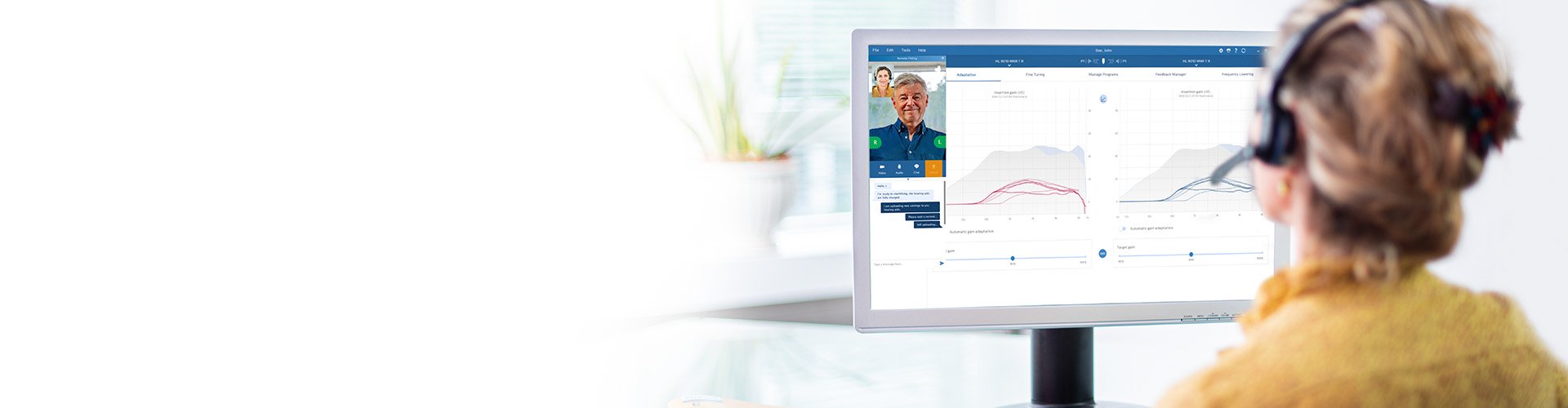 Hoorzorgprofessional in een online Remote Fitting sessie met een Philips HearLink gebruiker.