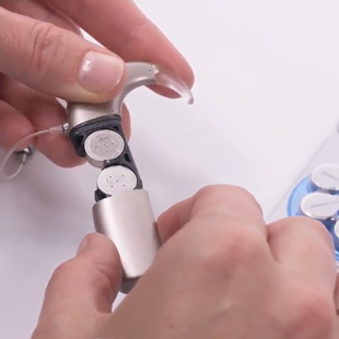 Changing disposable battery on Neuro 2